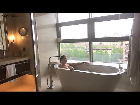 ❤️ Obrovská baba vášnivo si honí kundu v kúpeľni Tvrdé porno na sk.trysex.ru ️❤