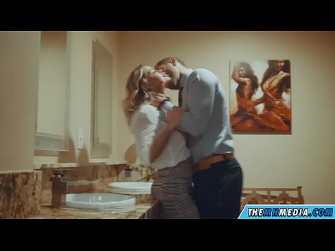 ❤️ Keď vás prsnatá blondínka zvádza na verejných toaletách Tvrdé porno na sk.trysex.ru ️❤